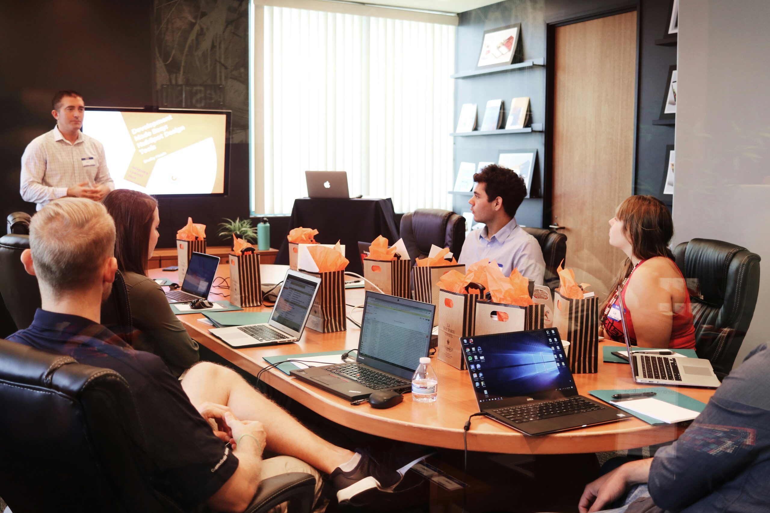 Corporate training - campaign-creators-gMsnXqILjp4-unsplash